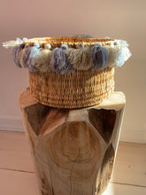 Load image into Gallery viewer, AB Severine Tassel Basket

