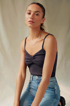 Load image into Gallery viewer, Amo Scallop Knot Cami