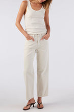 Load image into Gallery viewer, Billie Jean in Sandstone
